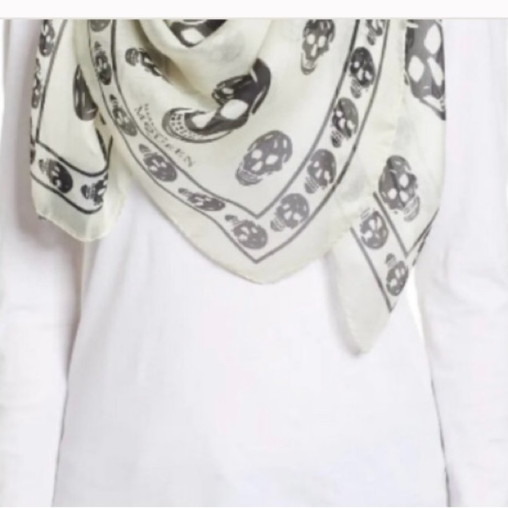 Alexander McQueen Ivory and Black Skull Scarf